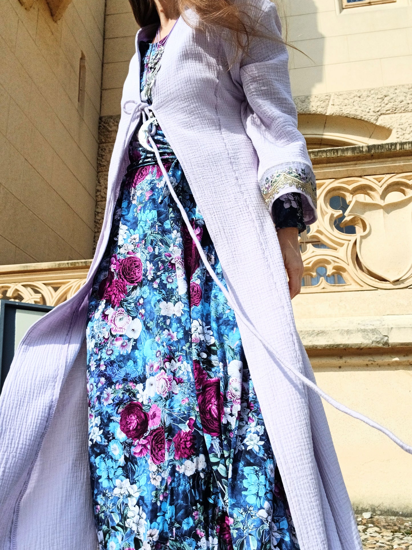 STYLOVÝ BOHO MUŠELÍNOVÝ KABÁTEK S BORDUROU NA RUKÁVECH
