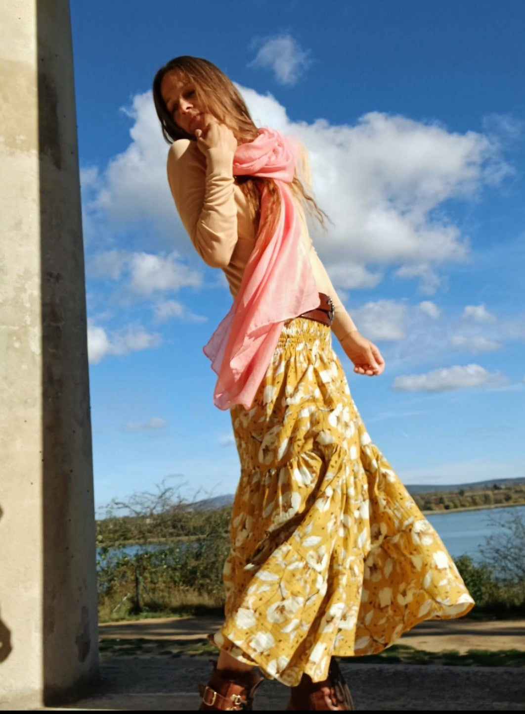 PŮVABNÁ SUKNĚ ROMANTICKÁ BOHO KASKÁDOVITÁ KE KOTNÍKŮM