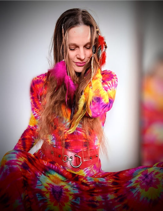 ÚCHVATNÉ  DIVOKÉ MAXI ŠATY BATIKA S OPASKEM