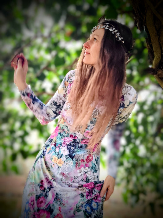 ÚPLETOVÉ ŠATY FAIRY S ROZPARKEM