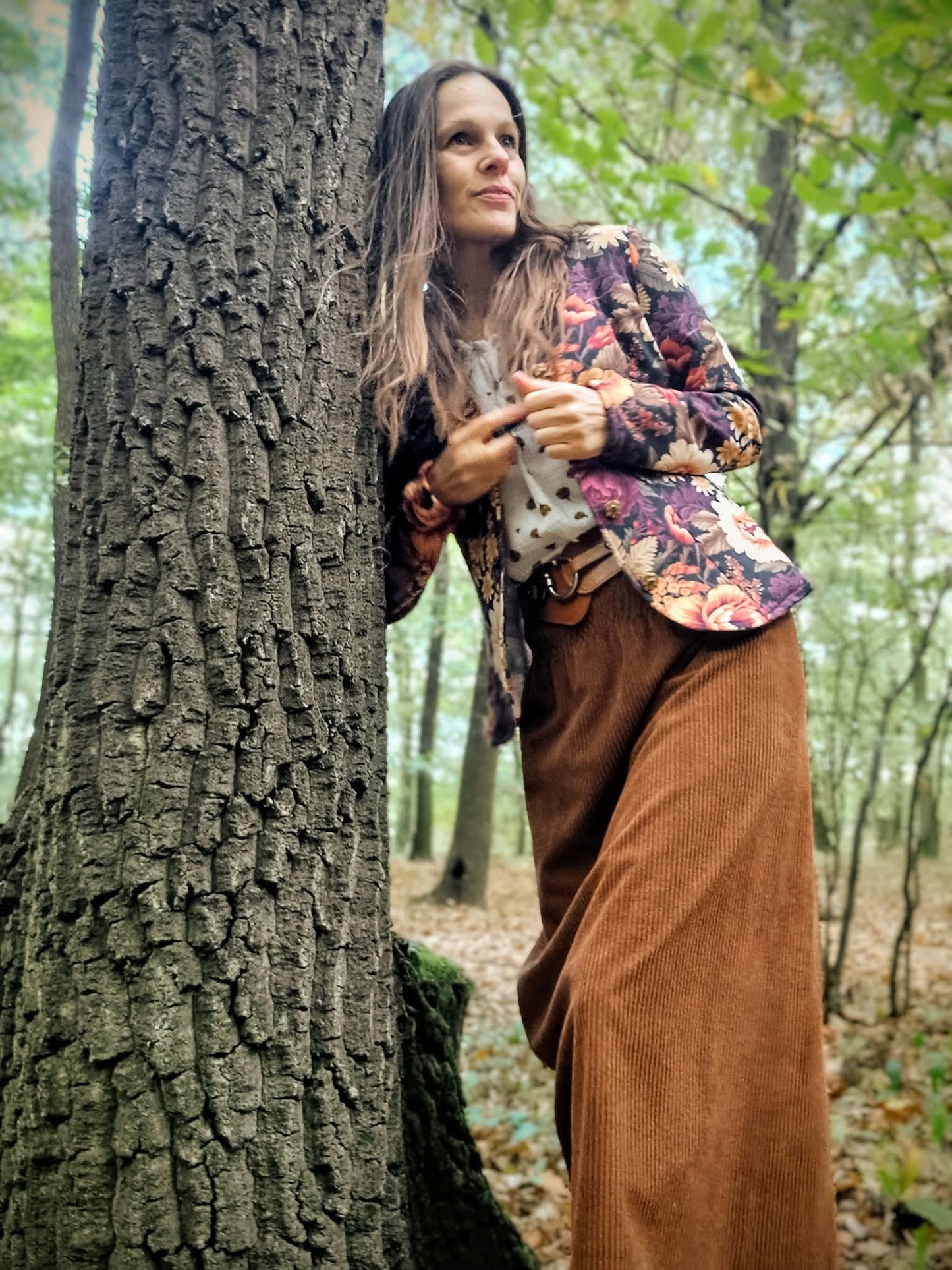 ÚCHVATNÁ MANŠESTROVÁ SUKNĚ HNĚDÁ