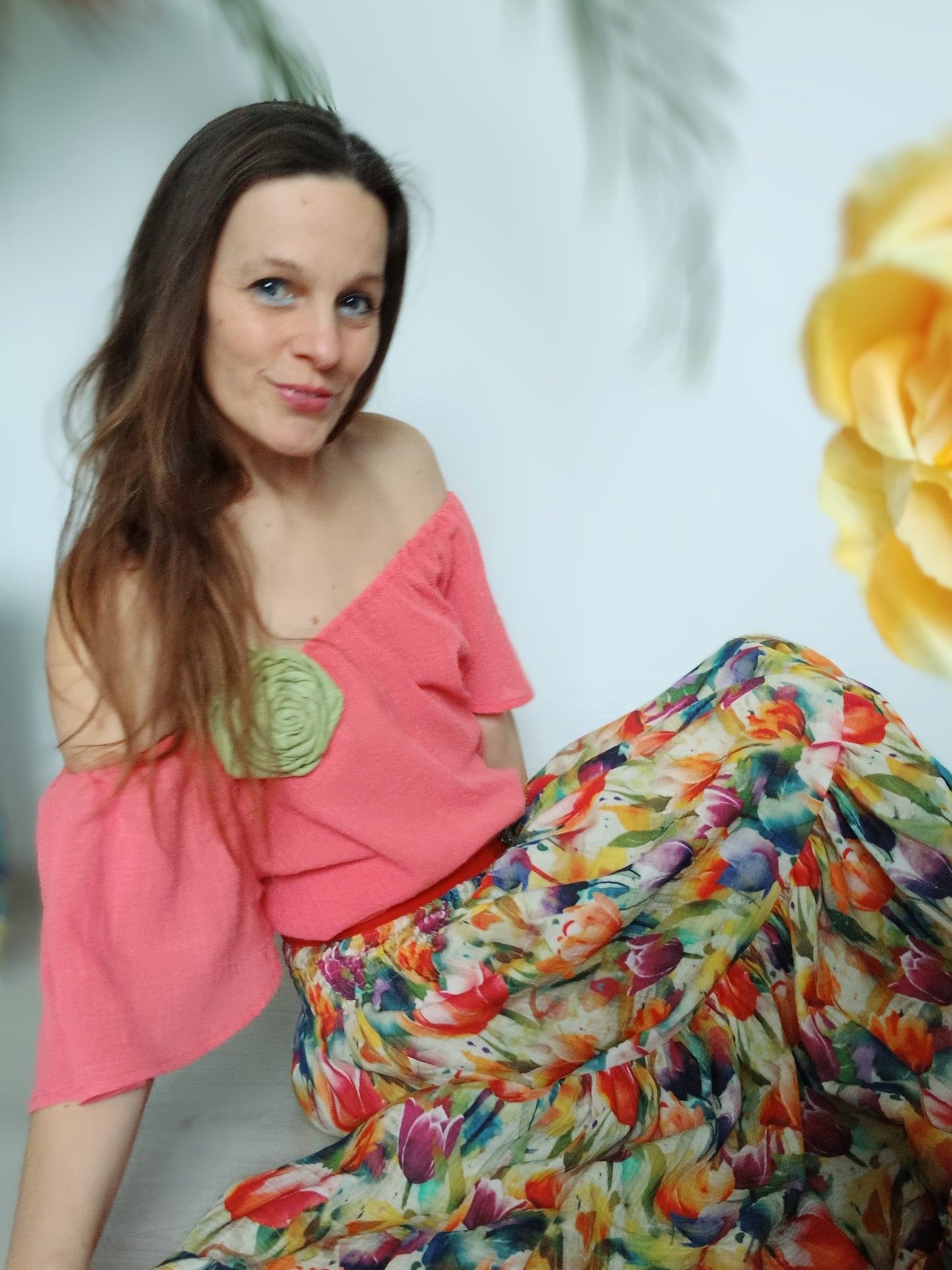 HALENKA KORÁLOVÁ S ROZEVLÁTÝM RUKÁVEM