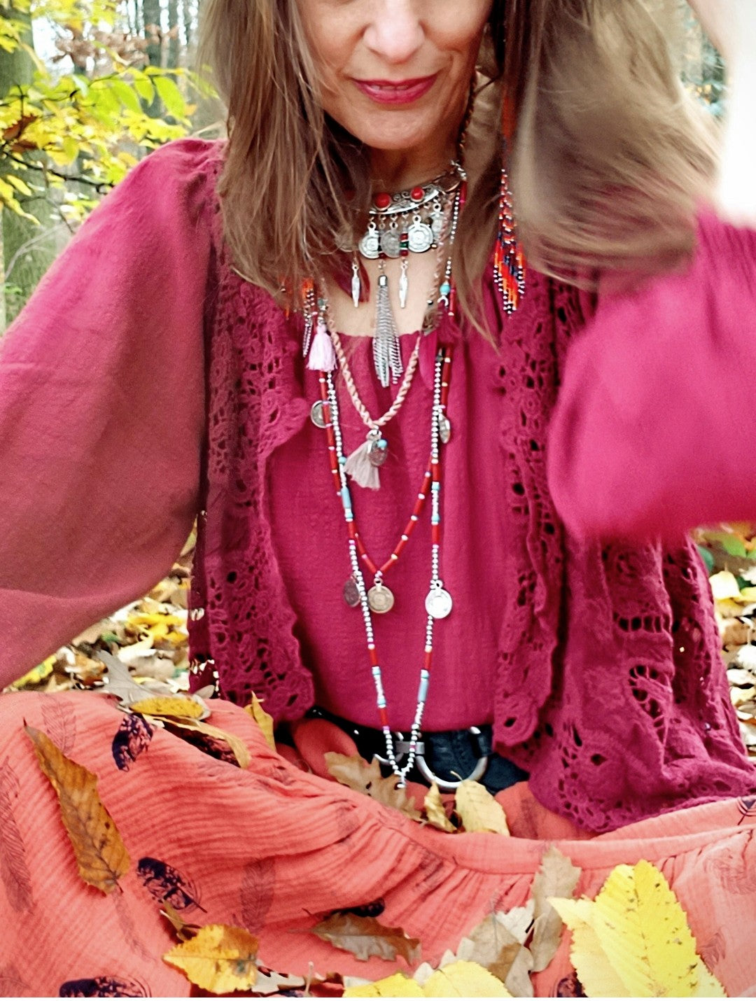 VESTA  V BOHO STYLU BORDO