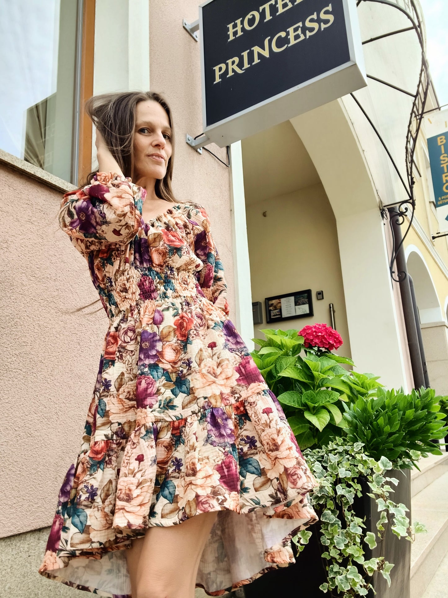 ŠATY VE STYLU VINTAGE KVĚTY