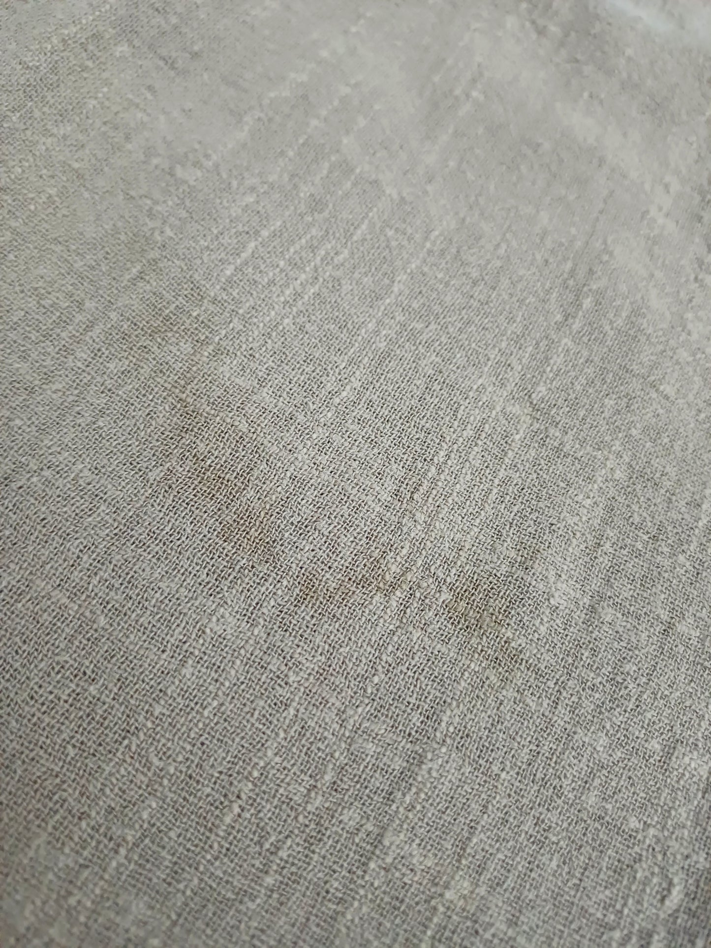 LESNÍ VÍLA V KHAKI ZELENÝCH MAXI ŠATECH