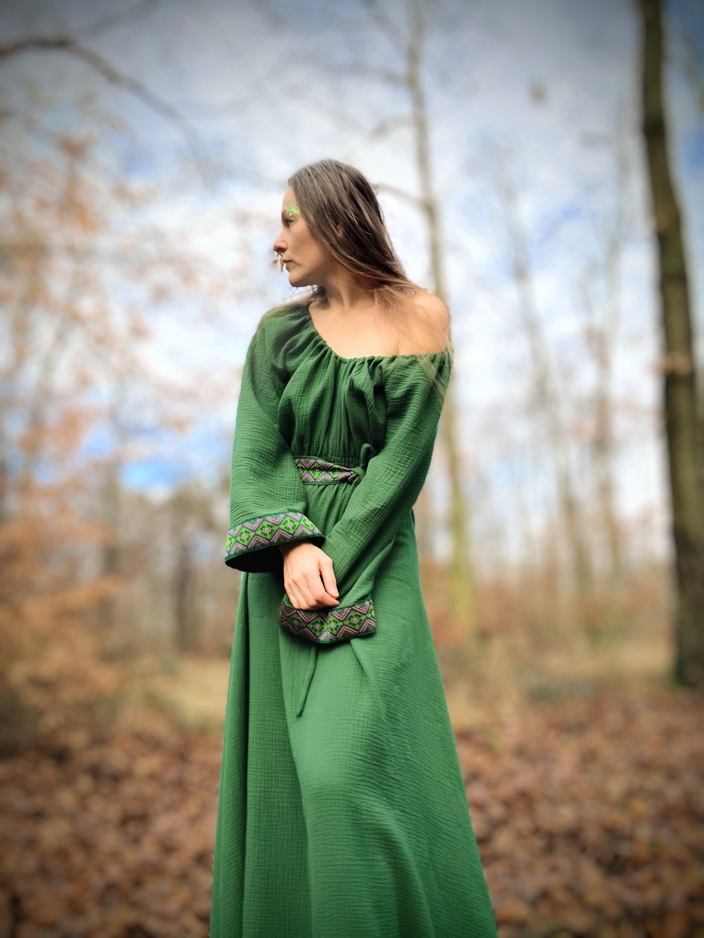 MAGIC GREEN FOREST -S BORDUROU NA RUKÁVECH A S OPASKEM