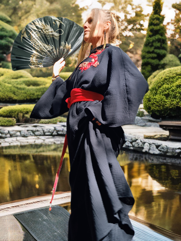 ŠATY S ČERVENÝM DRAKEM JAPONSKÉ