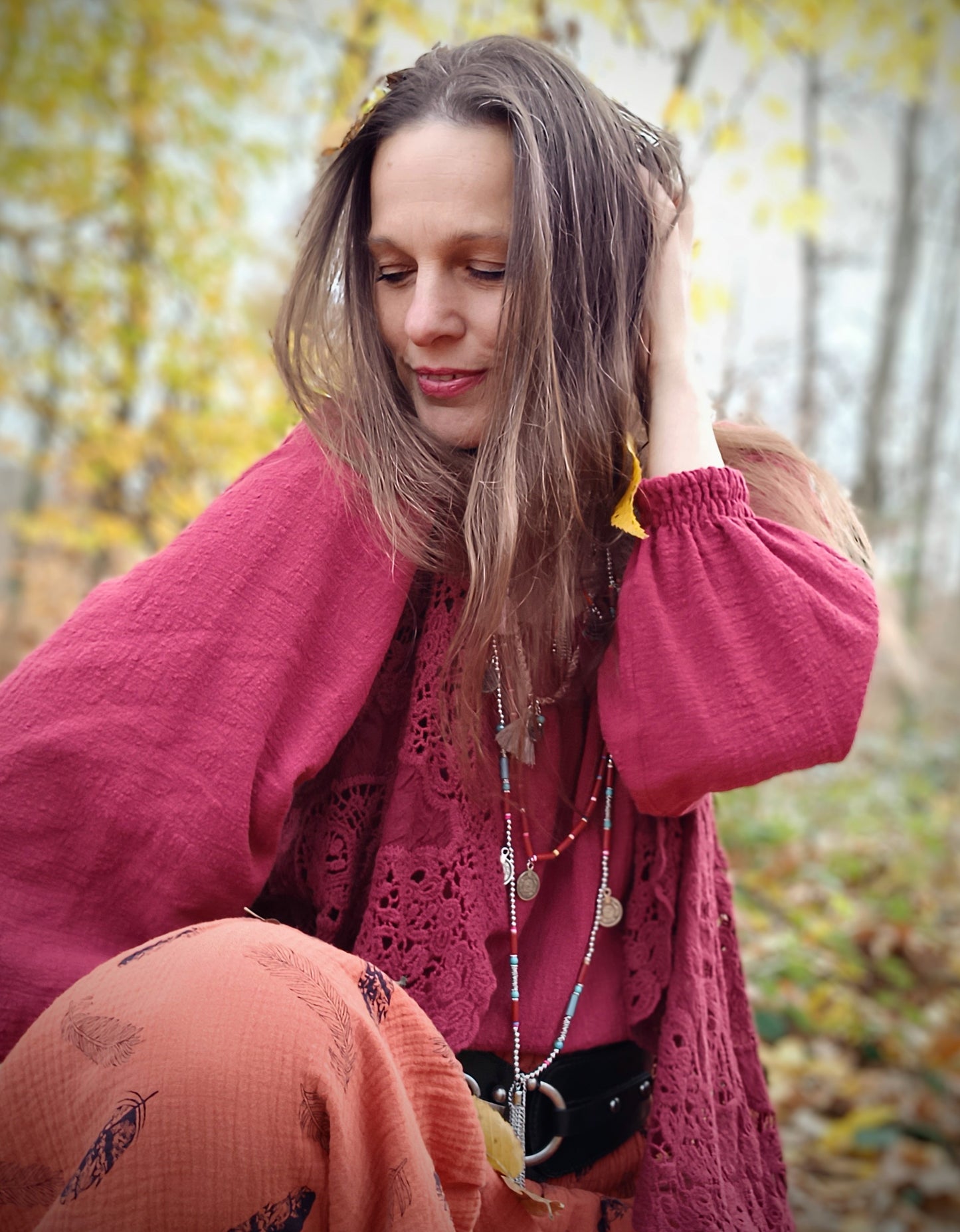 VESTA  V BOHO STYLU BORDO