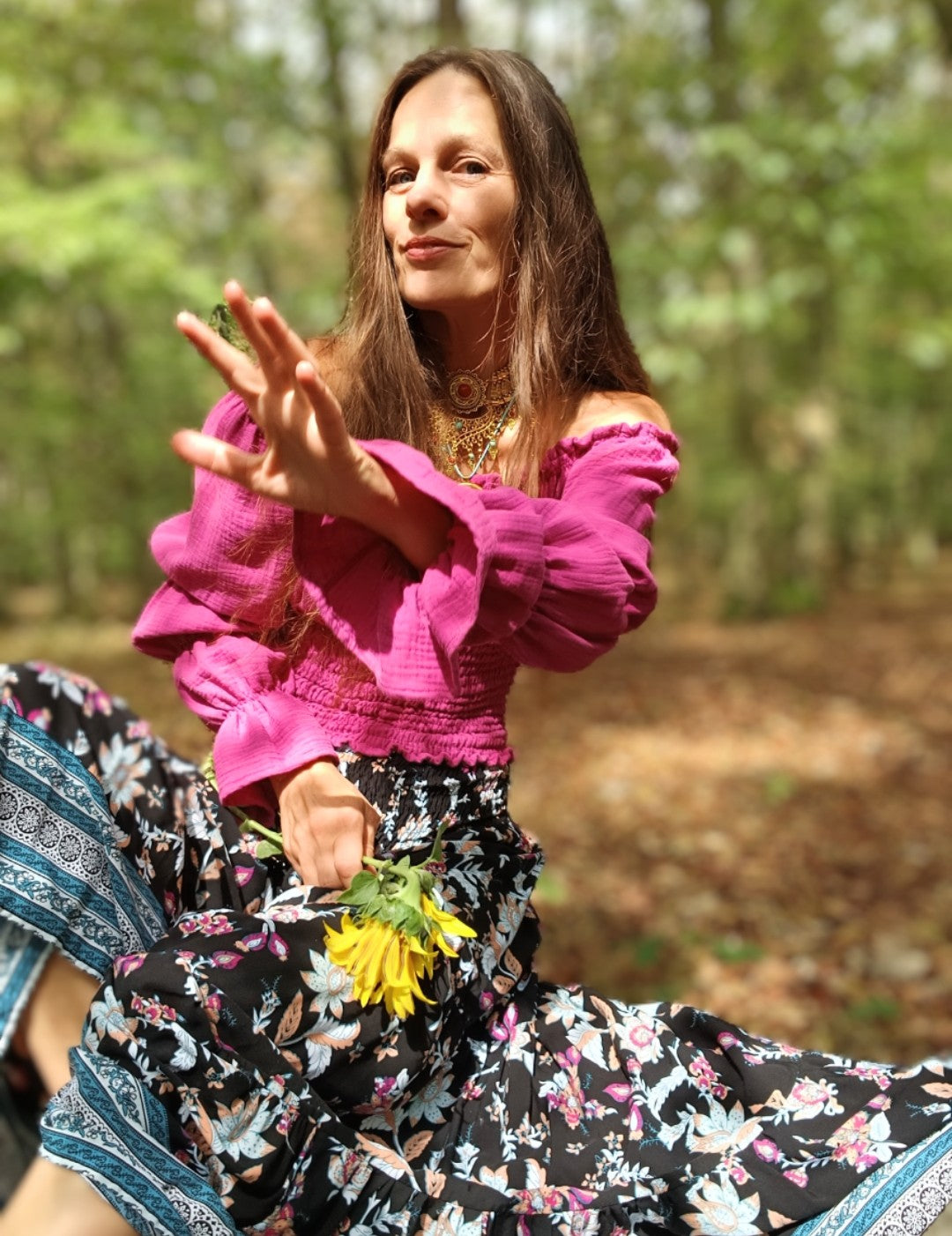 BOHO SUKNĚ KASKADOVITÁ S BORDUROU