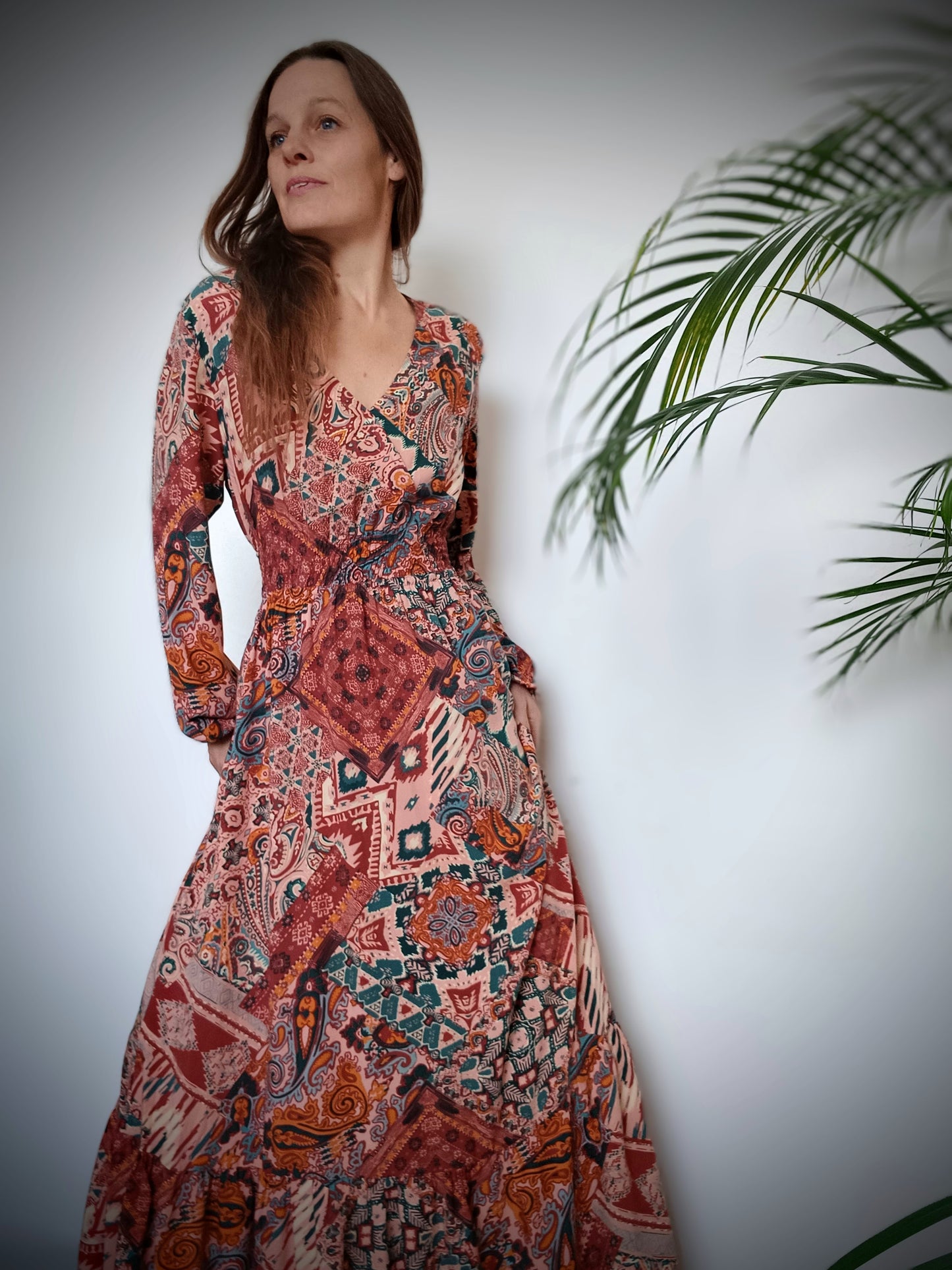 NÁDHERNÉ BOHO ŠATY MAXI S VOLÁNEM