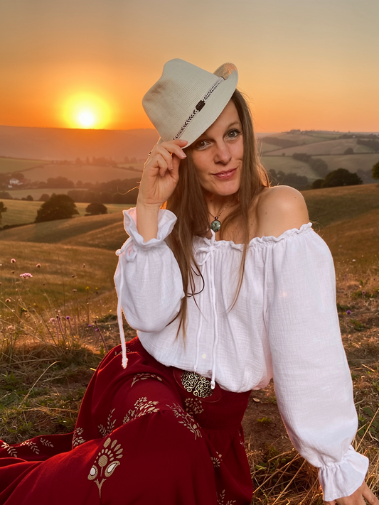 PŮVABNÁ ROMANTICKÁ BOHO HALENKA BÍLÁ MUŠELÍNOVÁ