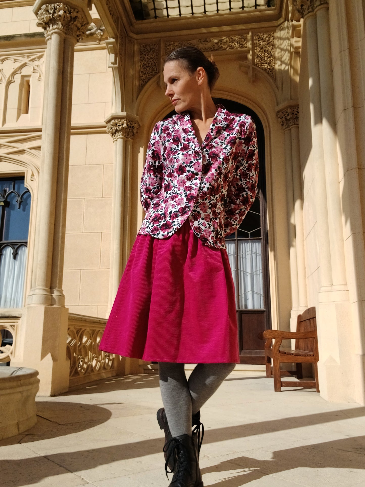 SUKÝNKA KRÁTKÁ Z PEVNĚJŠÍHO MANŠESTRU NÁDHERNÁ  SYTÁ FUCHSIOVÁ