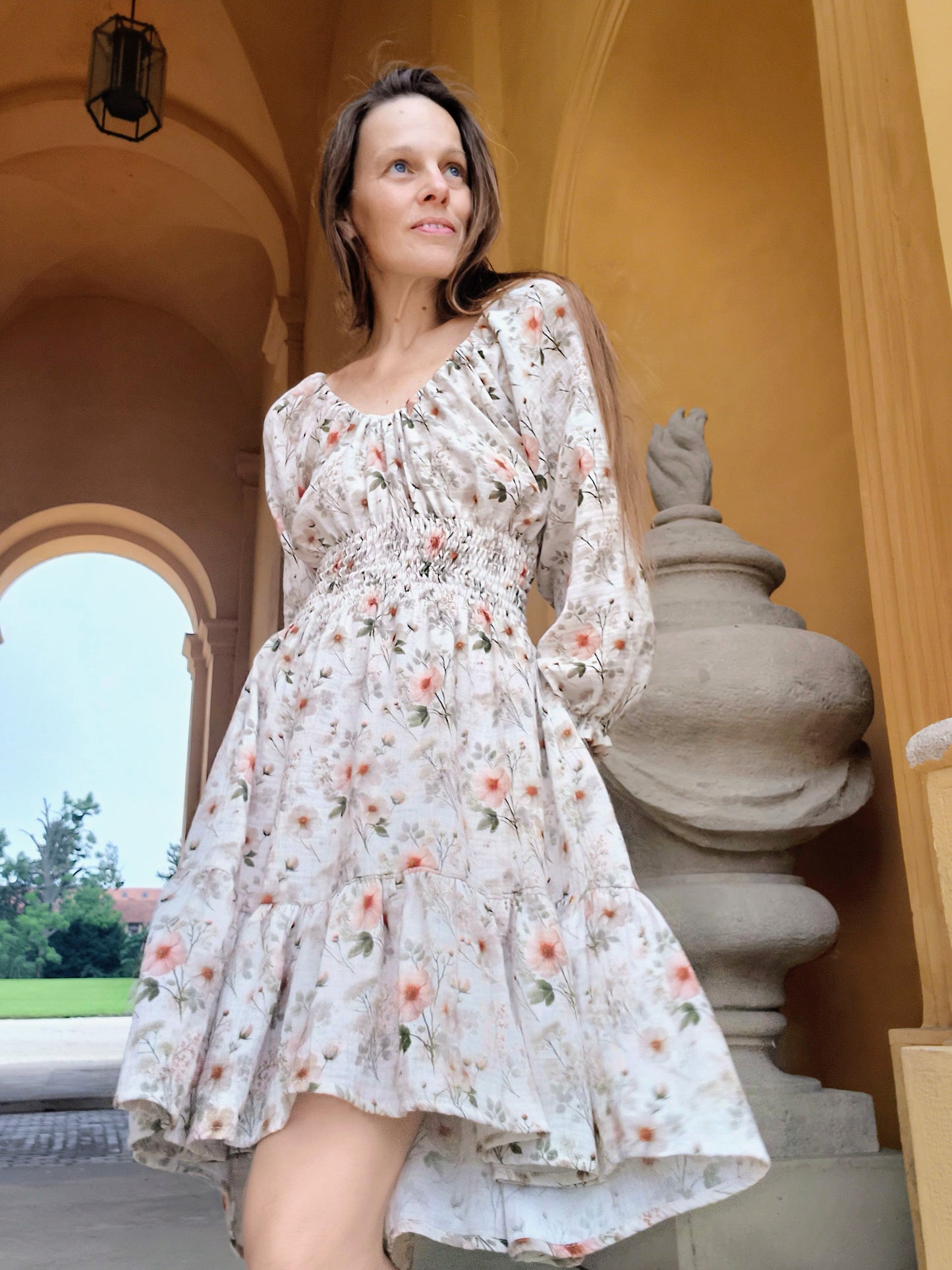 ŠATIČKY Z BIO MUŠELÍNU PŮVABNÉ KRATŠÍ  S VOLÁNKEM