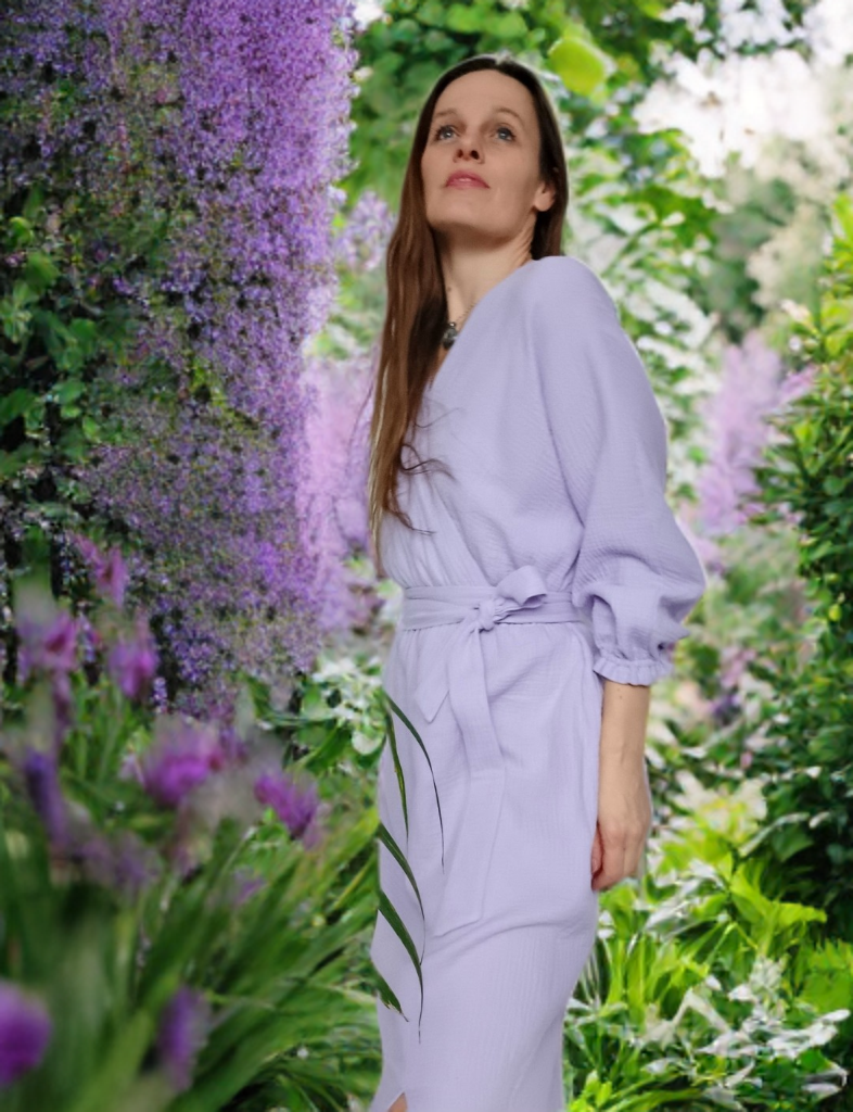 PŮVABNÉ MUŠELÍNOVÉ ŠATY LAVENDER