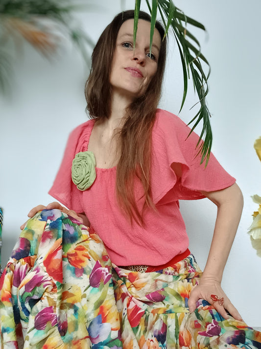 HALENKA KORÁLOVÁ S ROZEVLÁTÝM RUKÁVEM