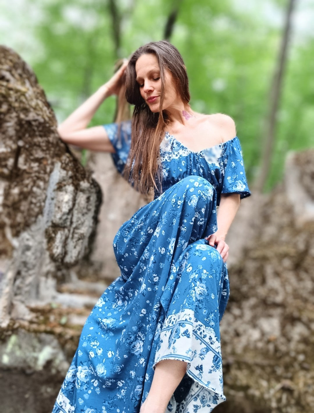 BOHO BLUE MAXI ŠATY S PŘEKRASNÝM DESIGNEM A  BORDUROU