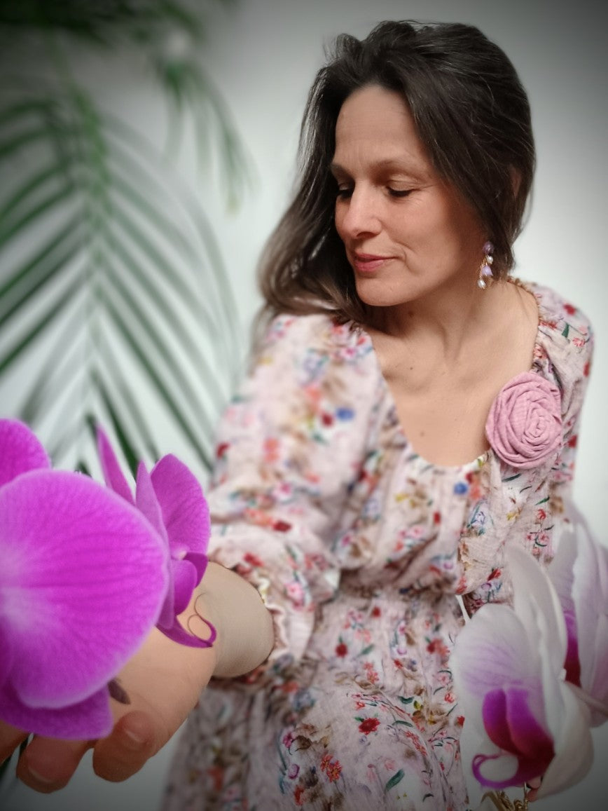 PŮVABNÉ NĚŽNÉ KRATŠÍ ŠATIČKY S VOLÁNKEM