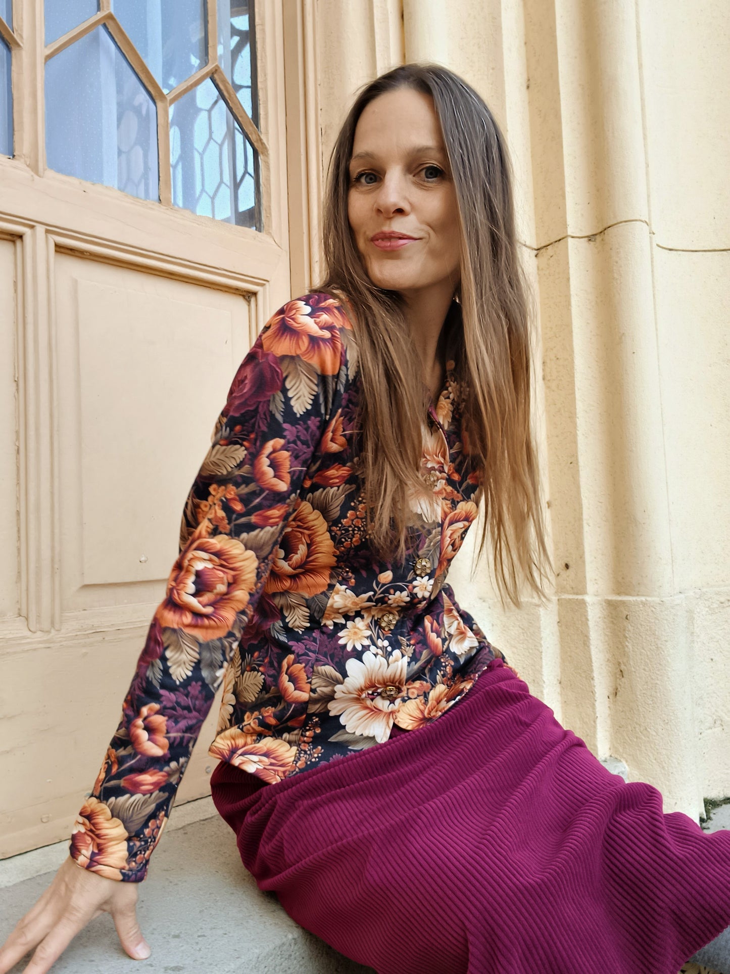 MANŠESTROVÁ SUKNĚ UŽŠÍHO STŘIHU BURGUNDSKÁ