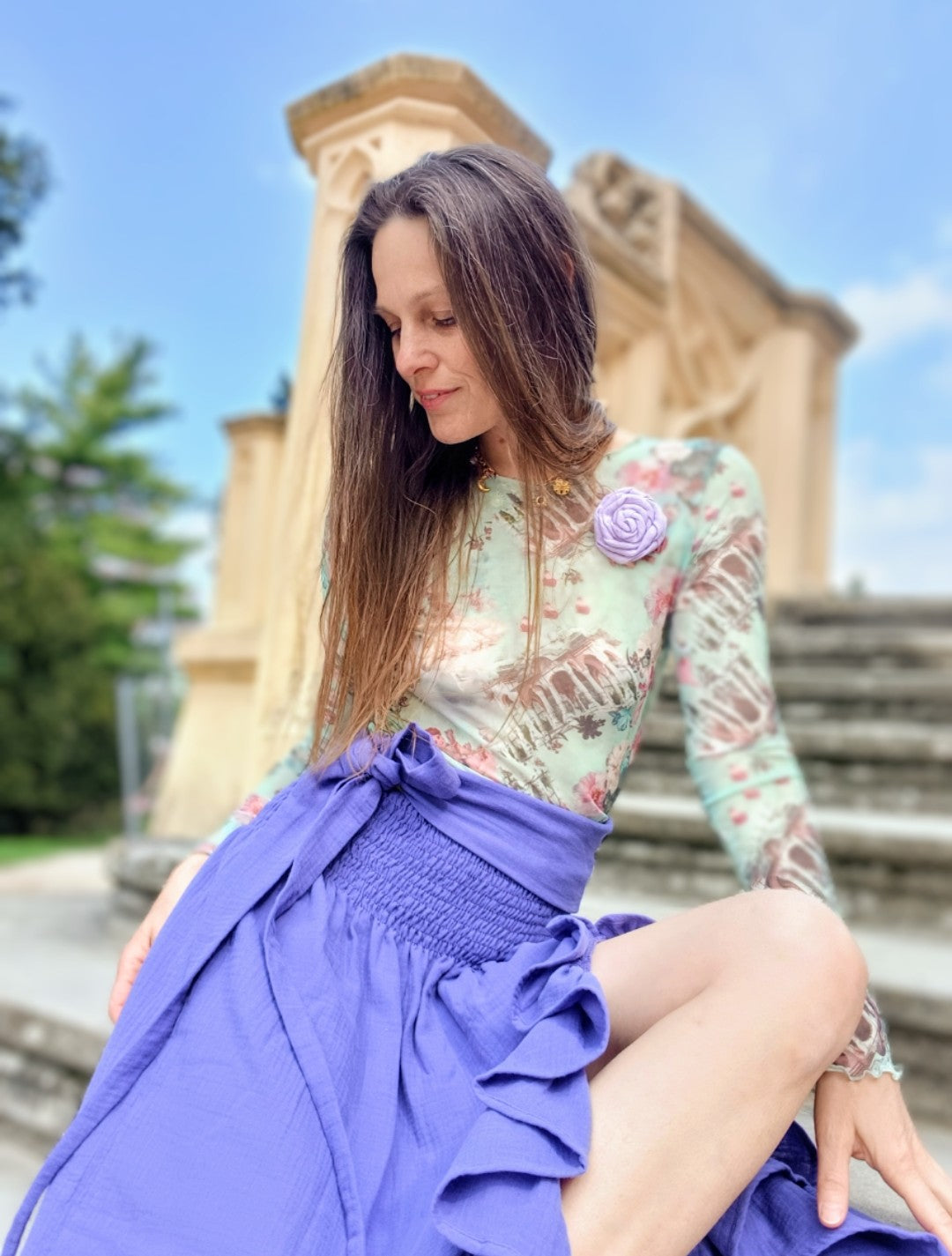 SEXY SUKÝNKA S VYSOKÝM ROZPARKEM FIALOVÁ