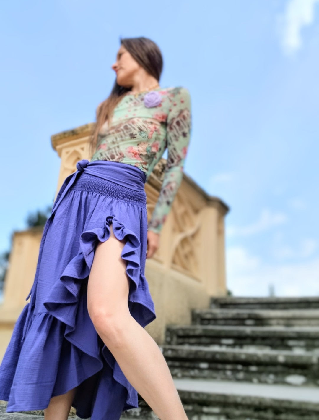 SEXY SUKÝNKA S VYSOKÝM ROZPARKEM FIALOVÁ