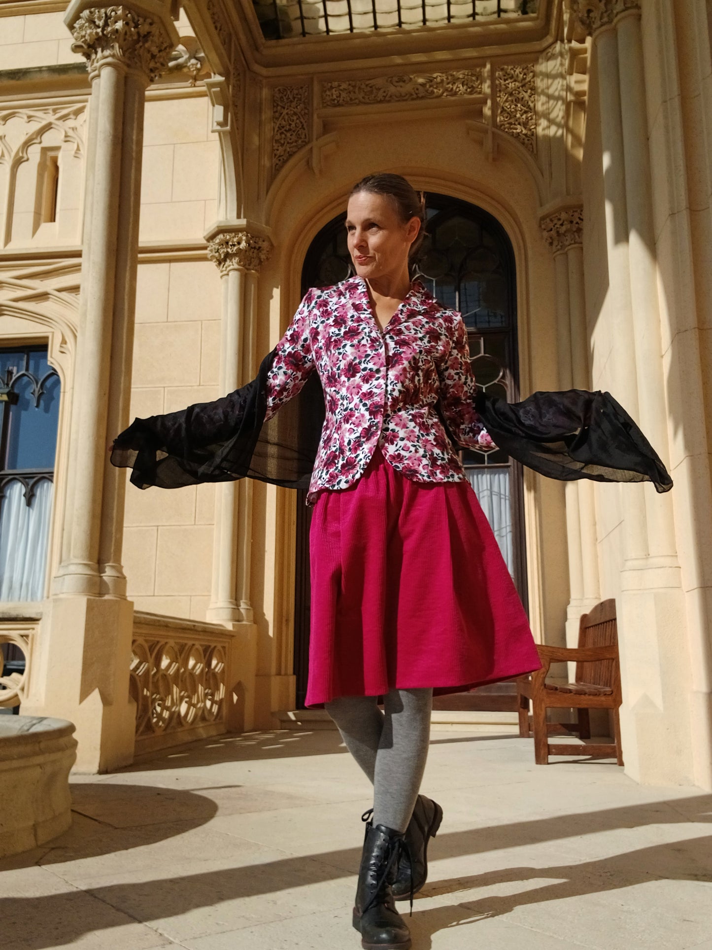 SUKÝNKA KRÁTKÁ Z PEVNĚJŠÍHO MANŠESTRU NÁDHERNÁ  SYTÁ FUCHSIOVÁ