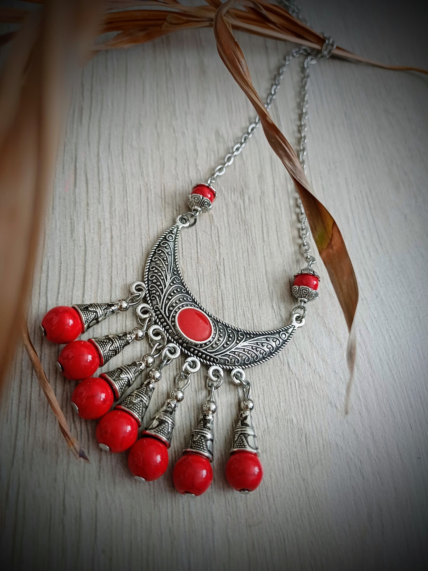 BOHO NÁHRDELNÍK ČERVENÝ