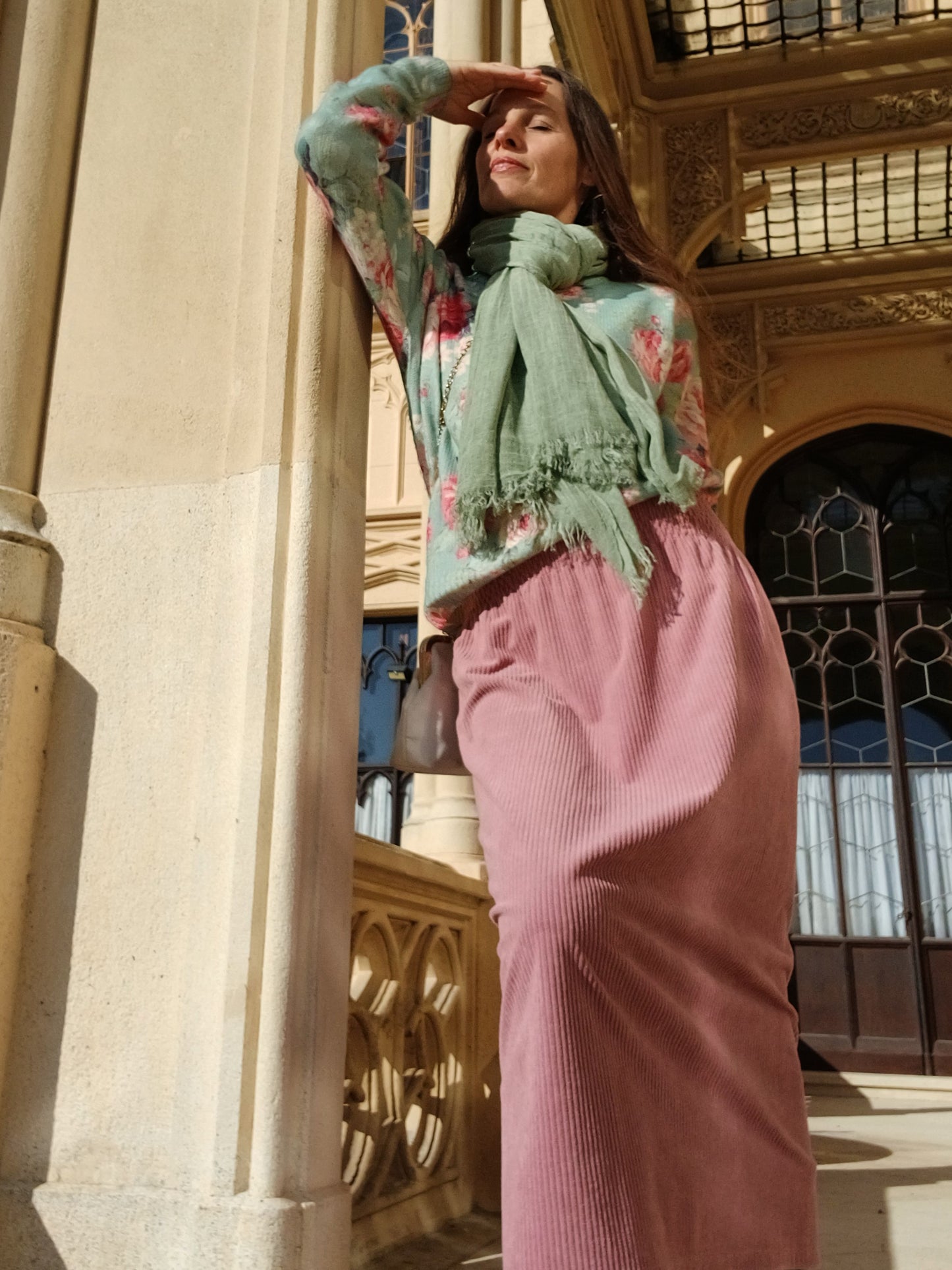 MANŠESTROVÁ SUKNĚ UŽŠÍHO STŘIHU STARORŮŽOVÁ