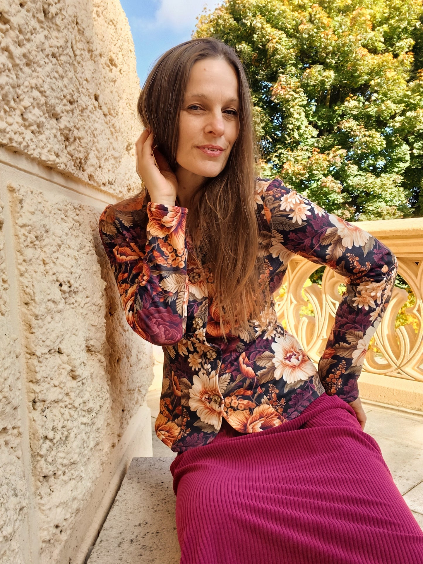 MANŠESTROVÁ SUKNĚ UŽŠÍHO STŘIHU BURGUNDSKÁ