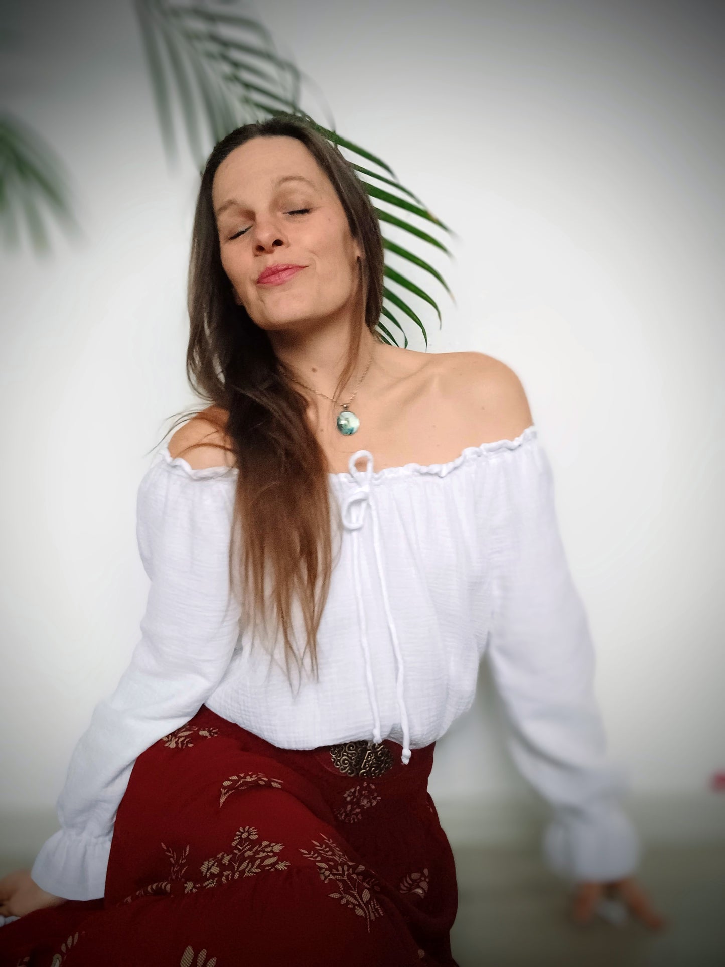 PŮVABNÁ ROMANTICKÁ BOHO HALENKA BÍLÁ MUŠELÍNOVÁ