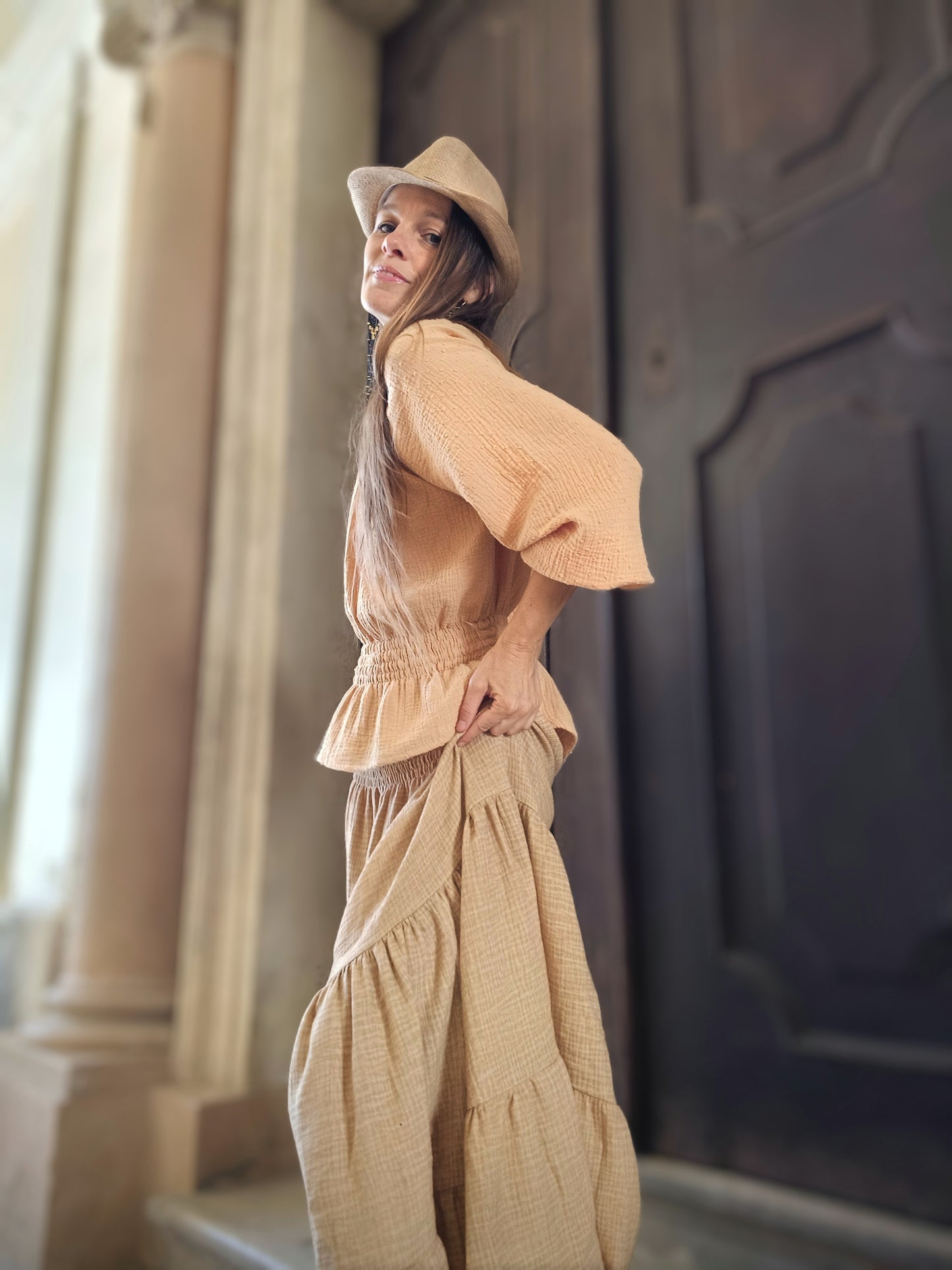 VINTAGE MUŠELÍNOVÁ SUKNĚ CAMEL HLEDÁ