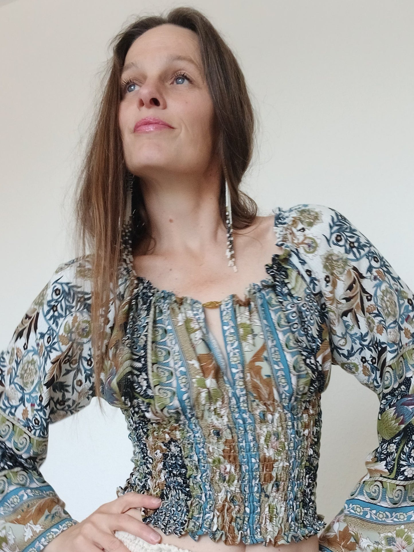 TOP/HALENKA V BOHO STYLU S BORDUROU NA RUKÁVECH