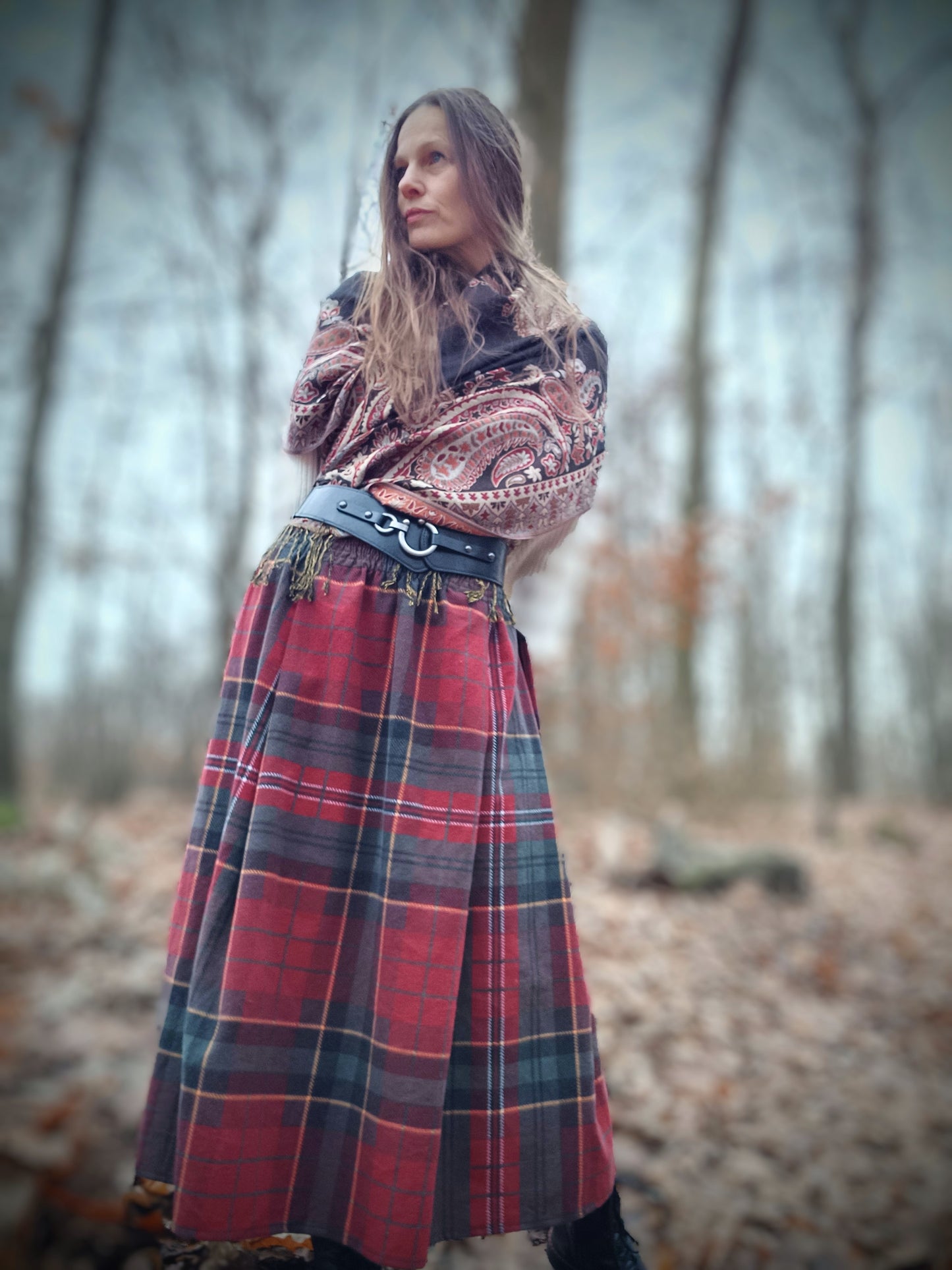 OUTLANDER SUKNĚ ČERVENO ZELENÁ