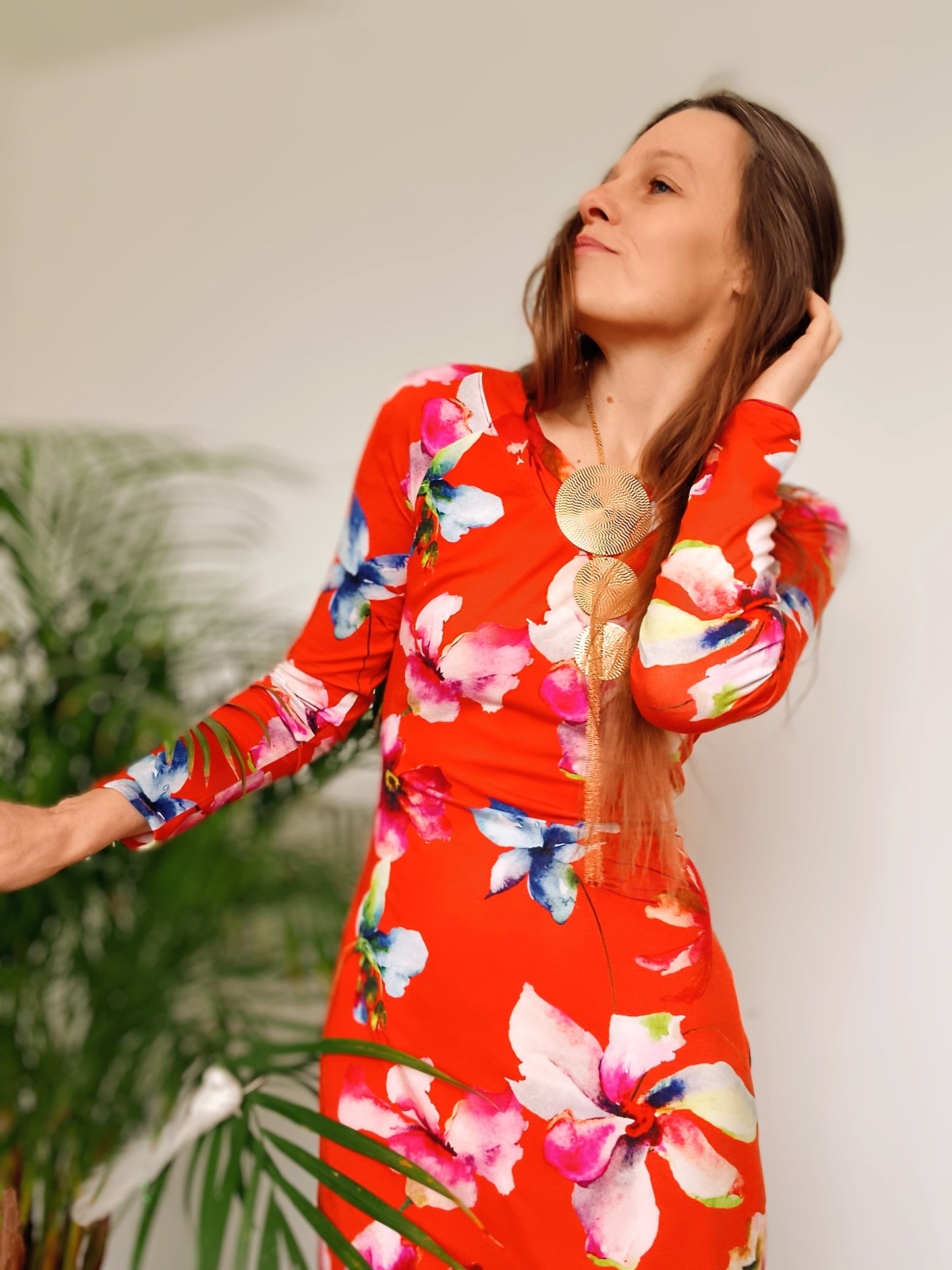 PŮVABNÉ UPLETOVÉ ŠATY KVĚTY AKVARELOVÉ