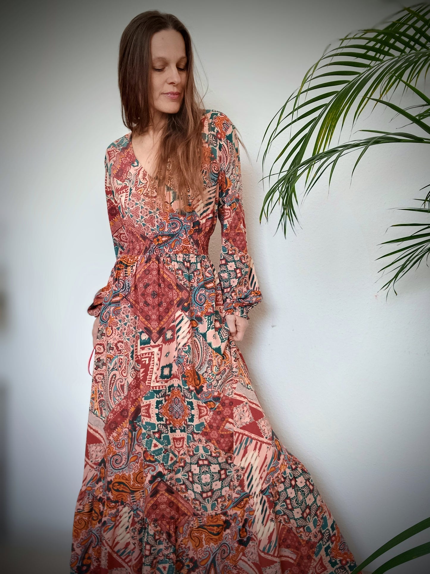 NÁDHERNÉ BOHO ŠATY MAXI S VOLÁNEM