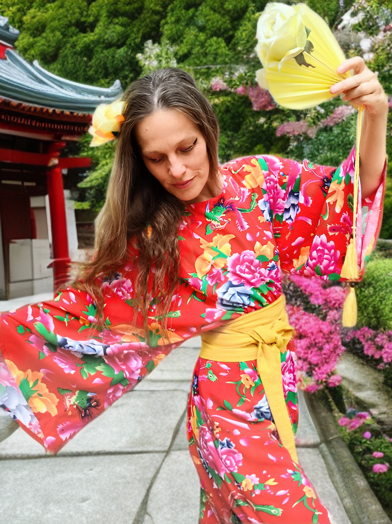 ÚCHVATNÉ ŠATY V JAPONSKÉM STYLU ČERVENÉ