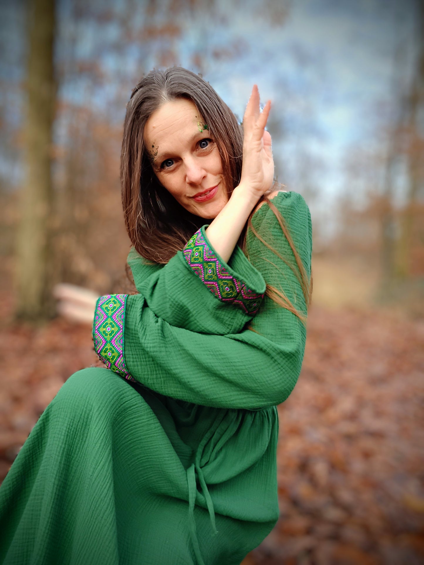 MAGIC GREEN FOREST -S BORDUROU NA RUKÁVECH A S OPASKEM