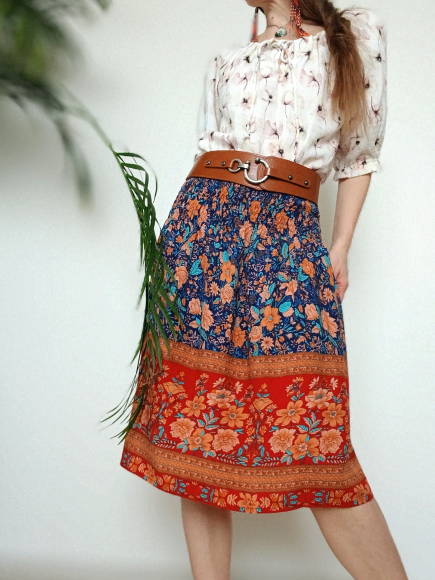 SUKÝNKA KRATŠI S BORDURKOU