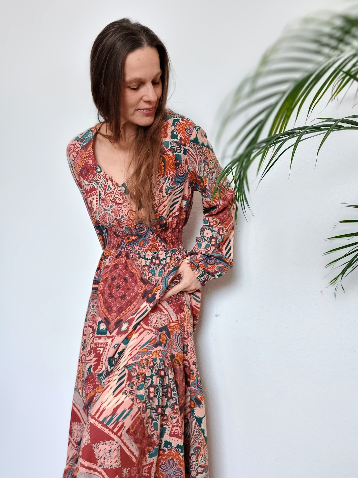 NÁDHERNÉ BOHO ŠATY MAXI S VOLÁNEM