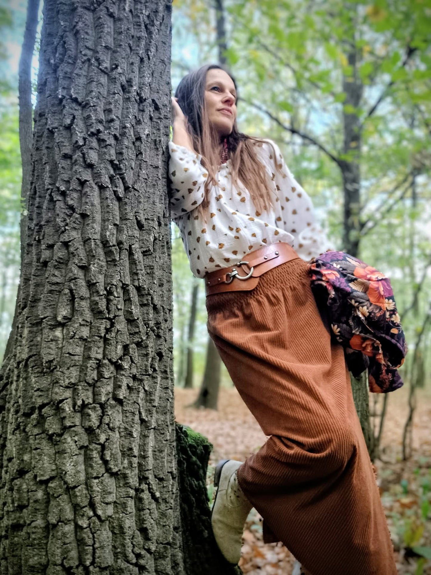 ÚCHVATNÁ MANŠESTROVÁ SUKNĚ HNĚDÁ