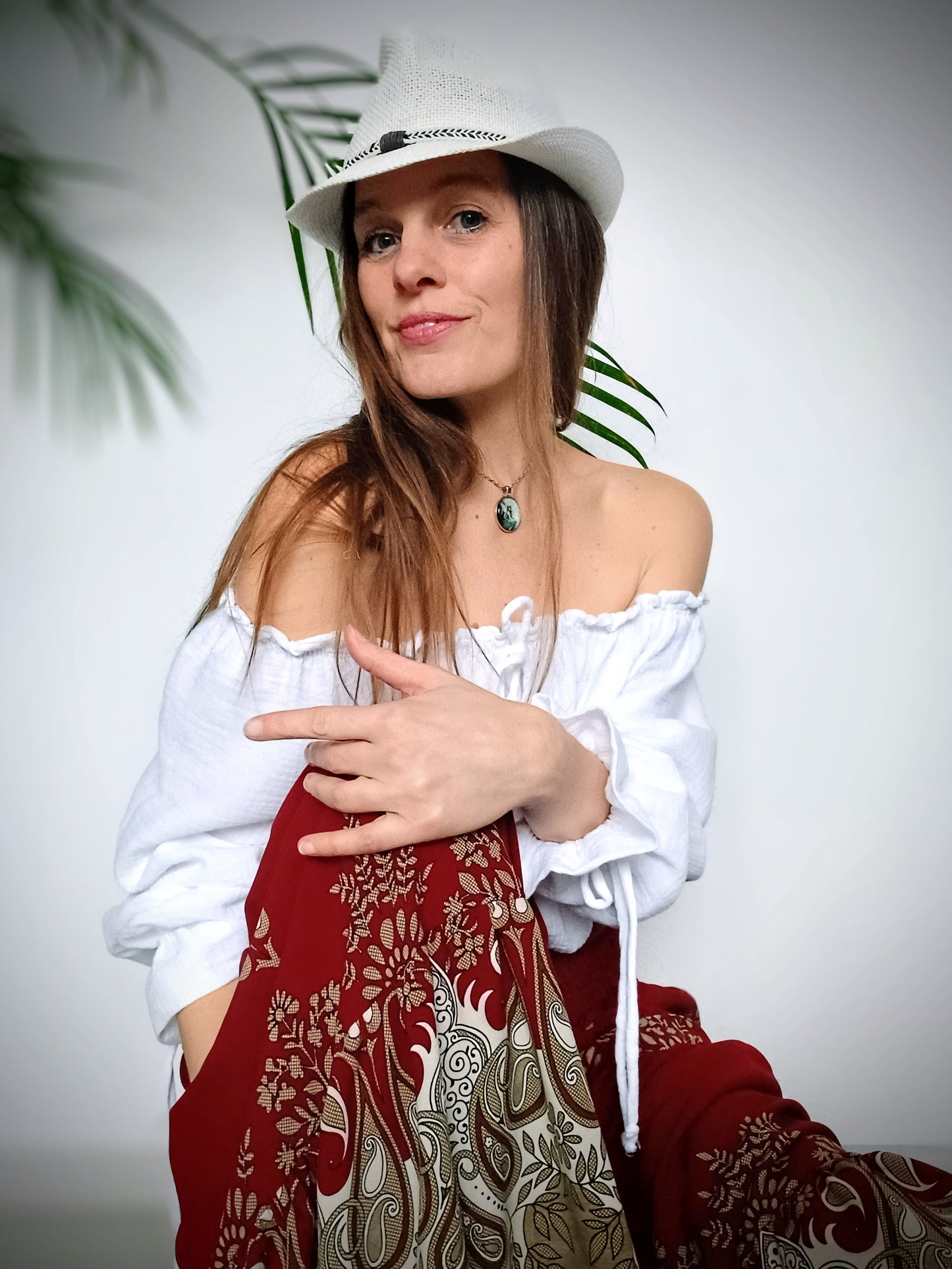PŮVABNÁ ROMANTICKÁ BOHO HALENKA BÍLÁ MUŠELÍNOVÁ