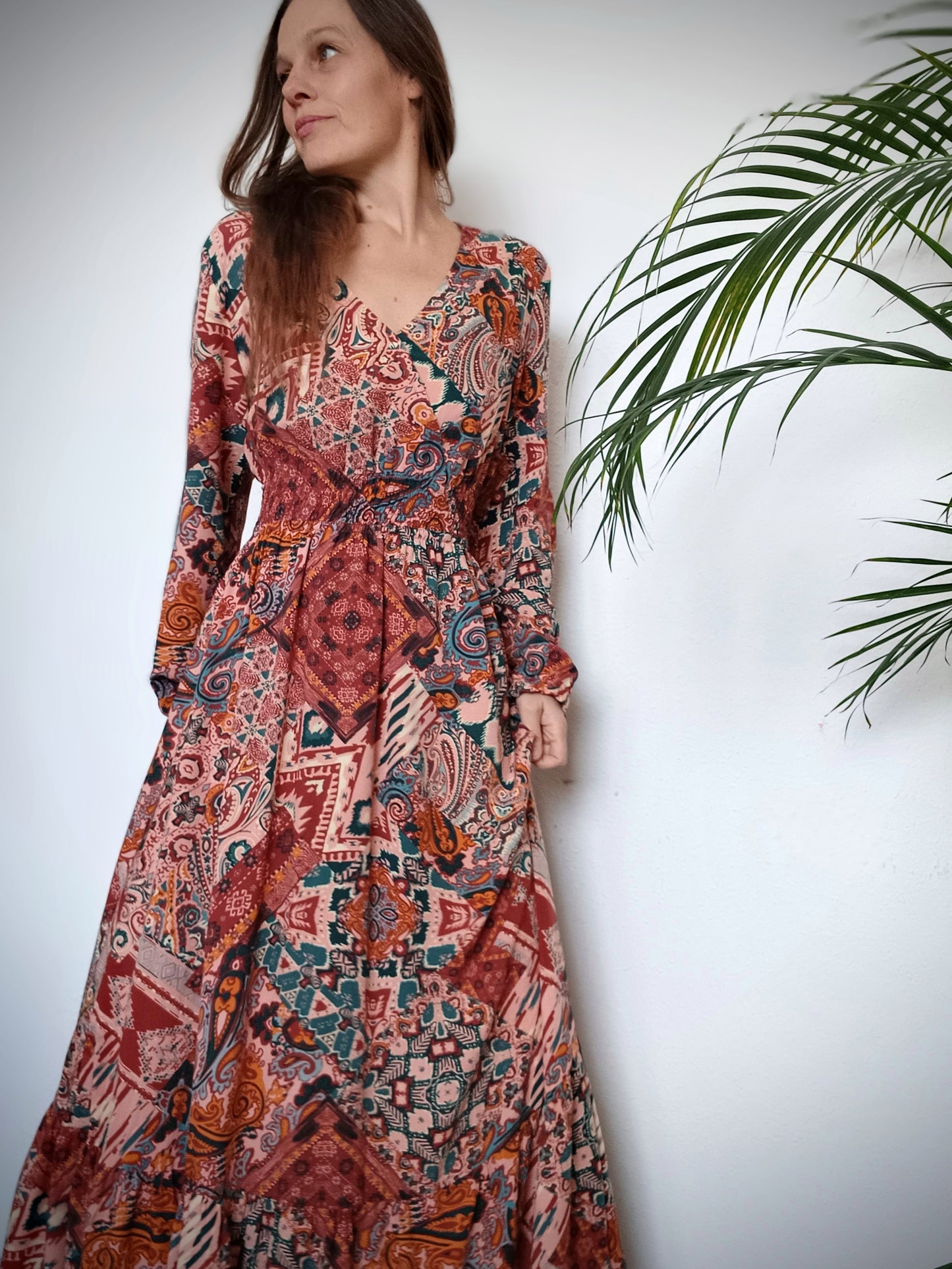 NÁDHERNÉ BOHO ŠATY MAXI S VOLÁNEM