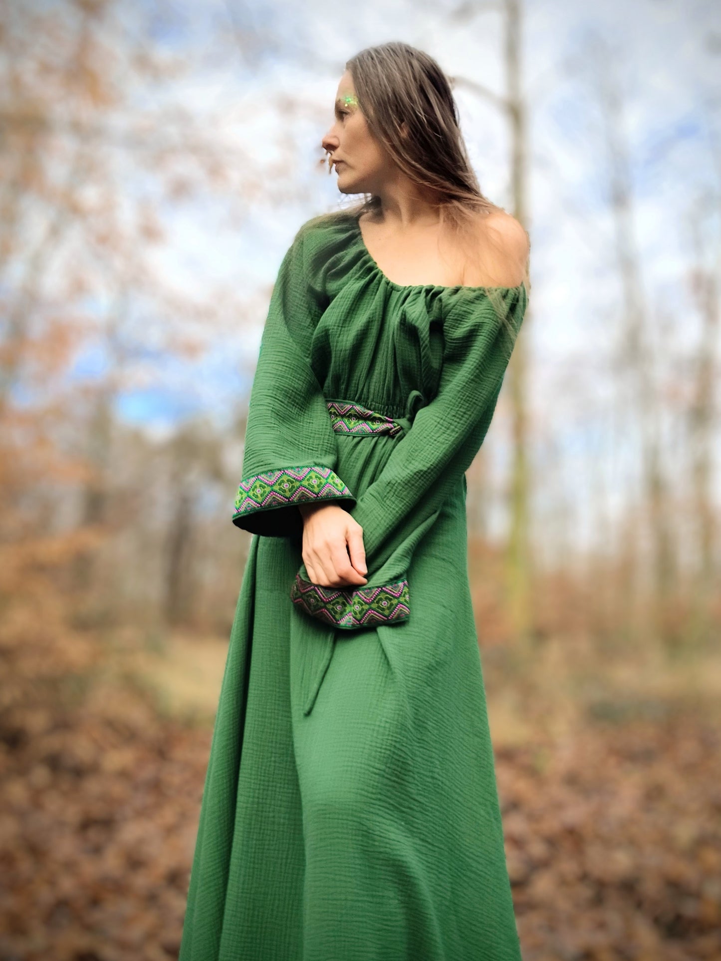 MAGIC GREEN FOREST -S BORDUROU NA RUKÁVECH A S OPASKEM