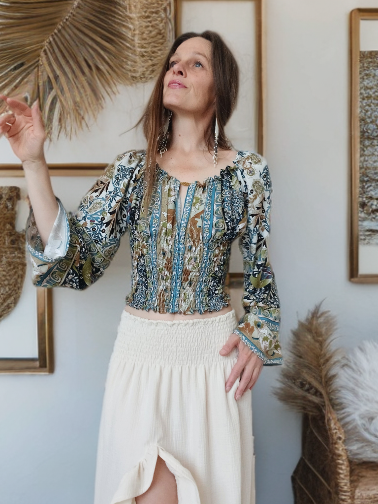 TOP/HALENKA V BOHO STYLU S BORDUROU NA RUKÁVECH