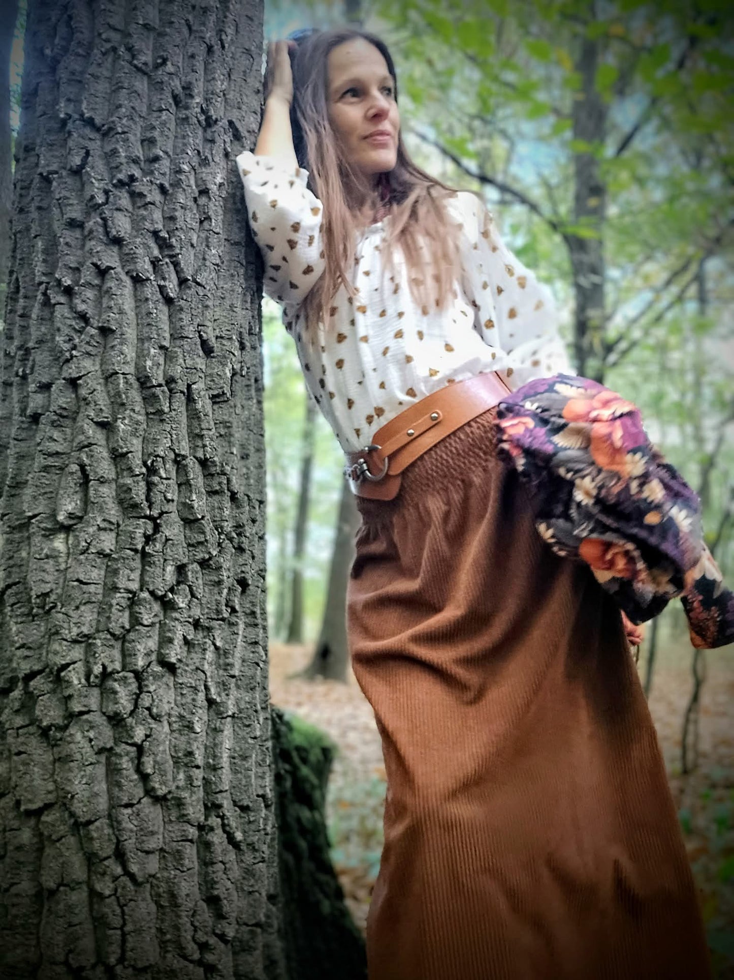 ÚCHVATNÁ MANŠESTROVÁ SUKNĚ HNĚDÁ