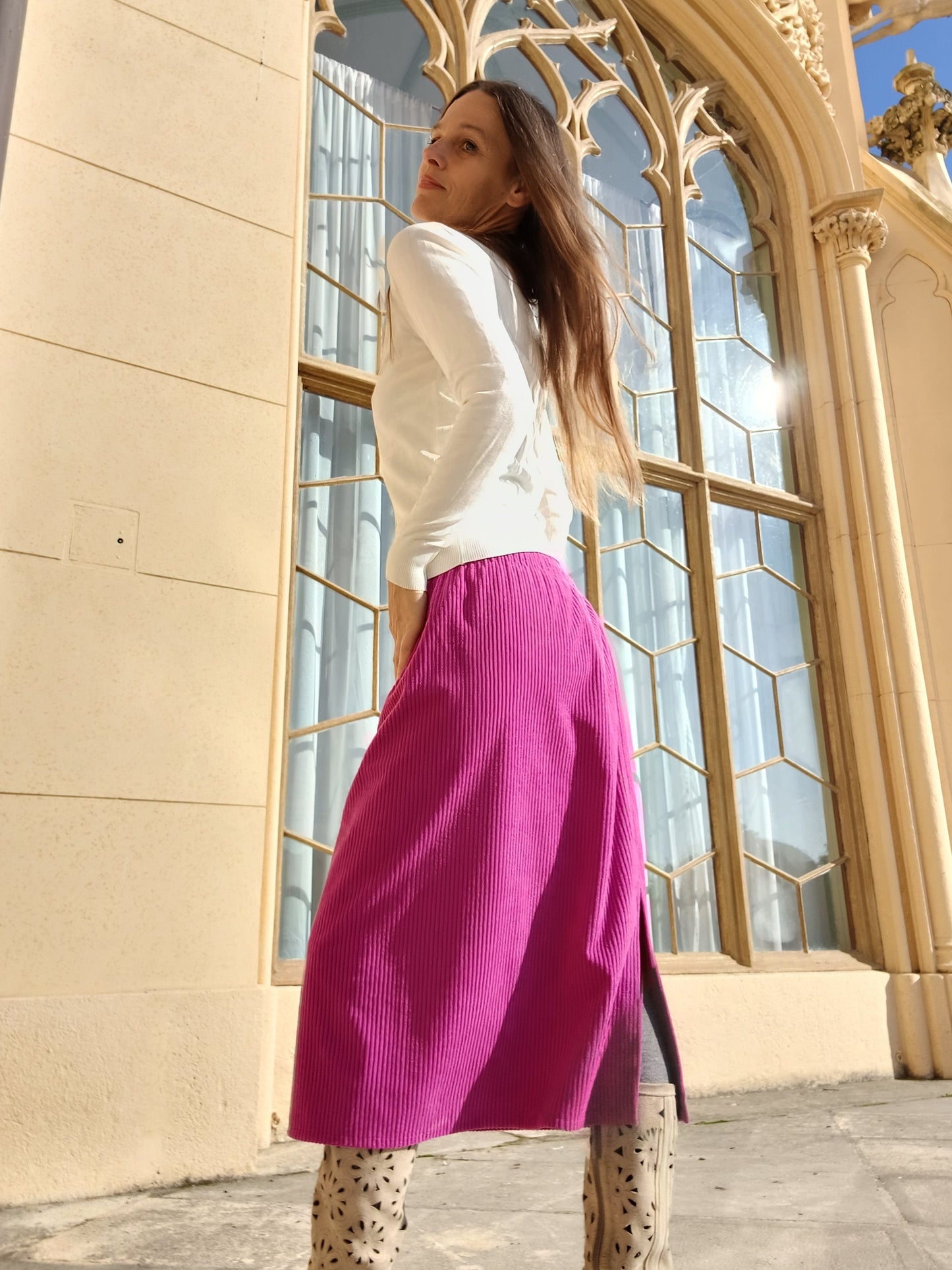 MANŠESTROVÁ SUKNĚ UŽŠIHO STRIHU SYTÁ PINK