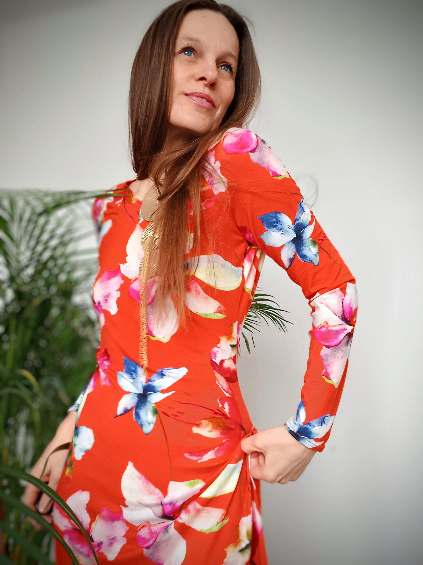 PŮVABNÉ UPLETOVÉ ŠATY KVĚTY AKVARELOVÉ