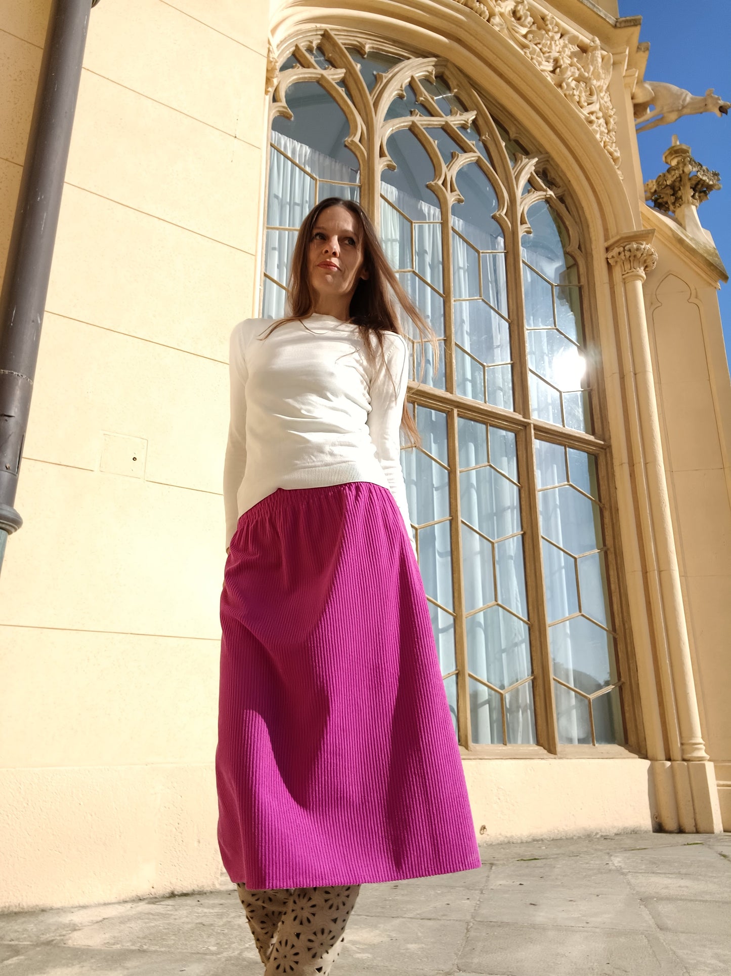 MANŠESTROVÁ SUKNĚ UŽŠIHO STRIHU SYTÁ PINK