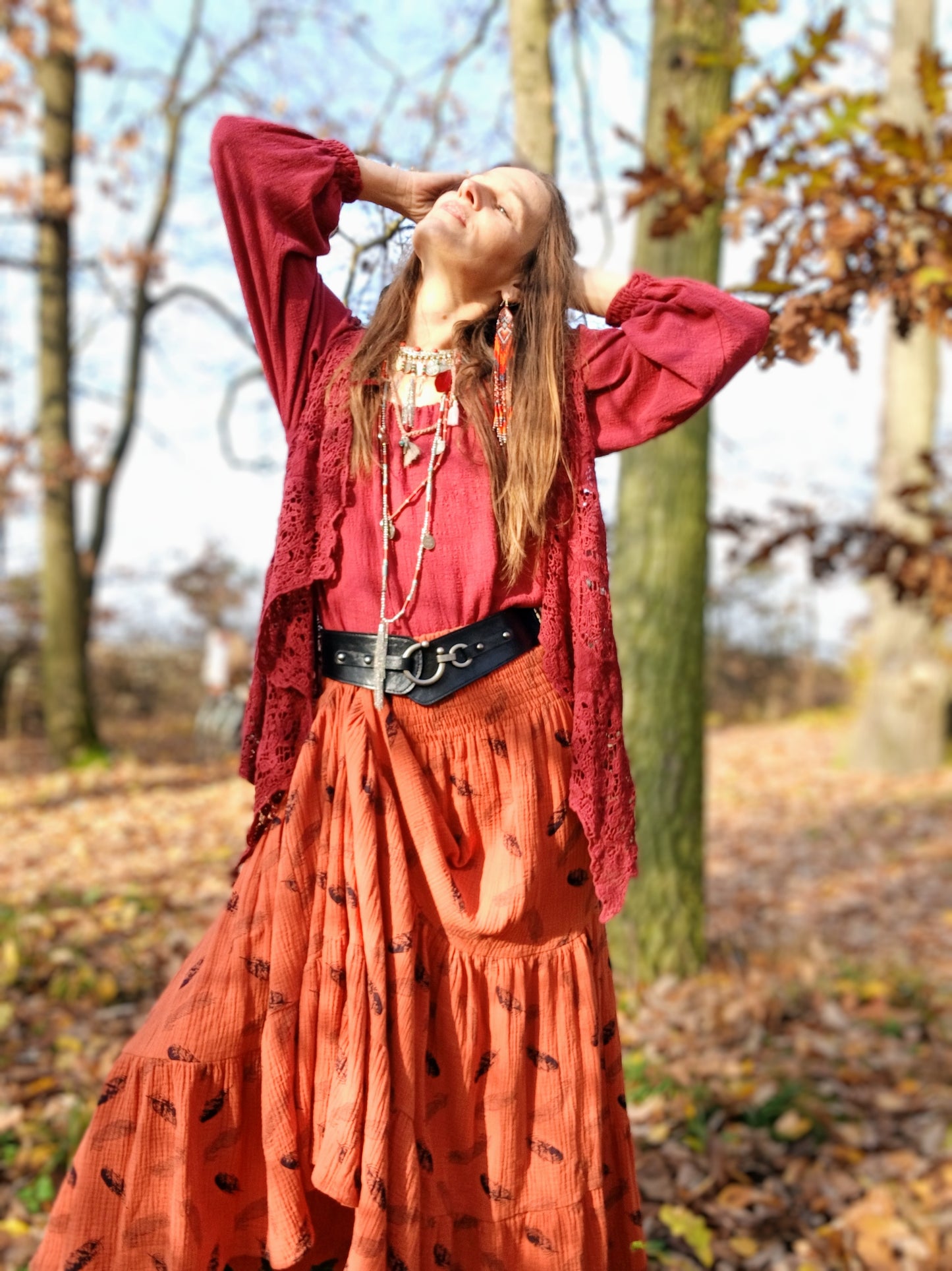 MAXI SUKNĚ PODZIM ORANŽOVÁ TMAVŠÍ S PÍRKY