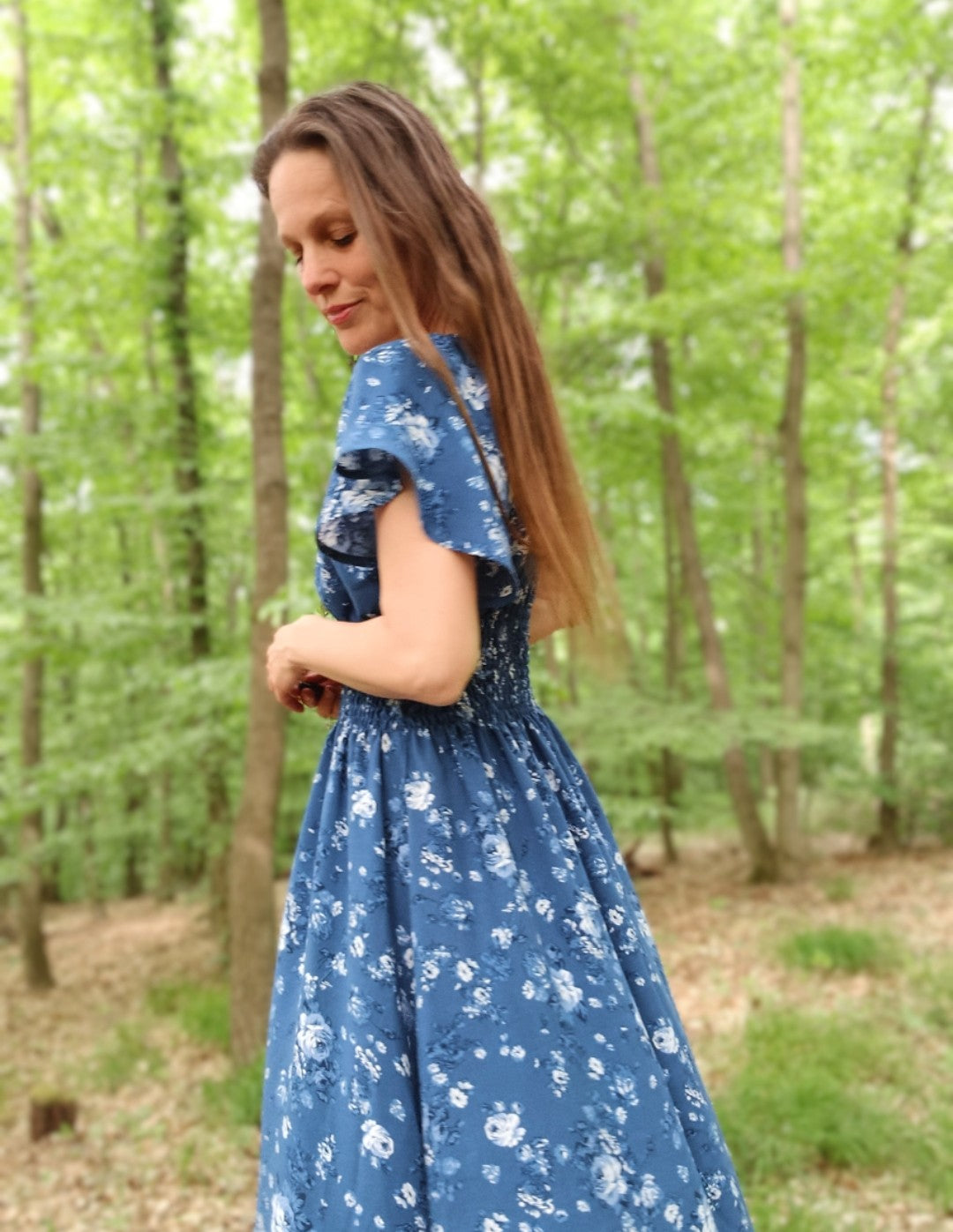 BOHO BLUE MAXI ŠATY S PŘEKRASNÝM DESIGNEM A  BORDUROU