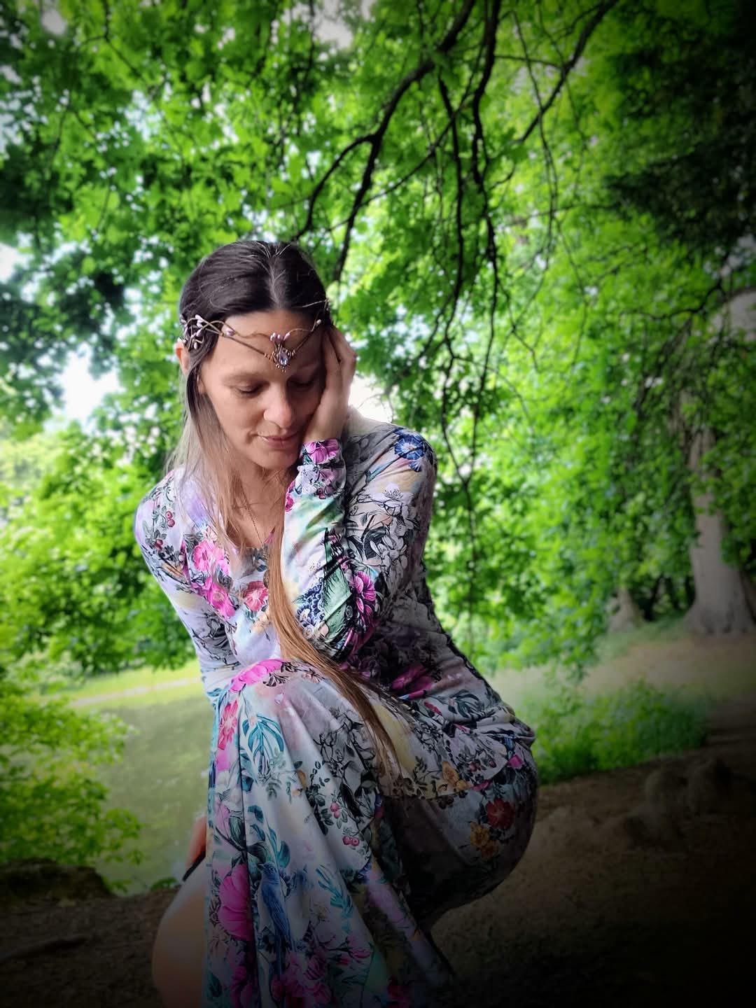 ÚPLETOVÉ ŠATY FAIRY S ROZPARKEM